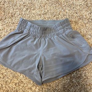 Lululemon Tracker 4” short